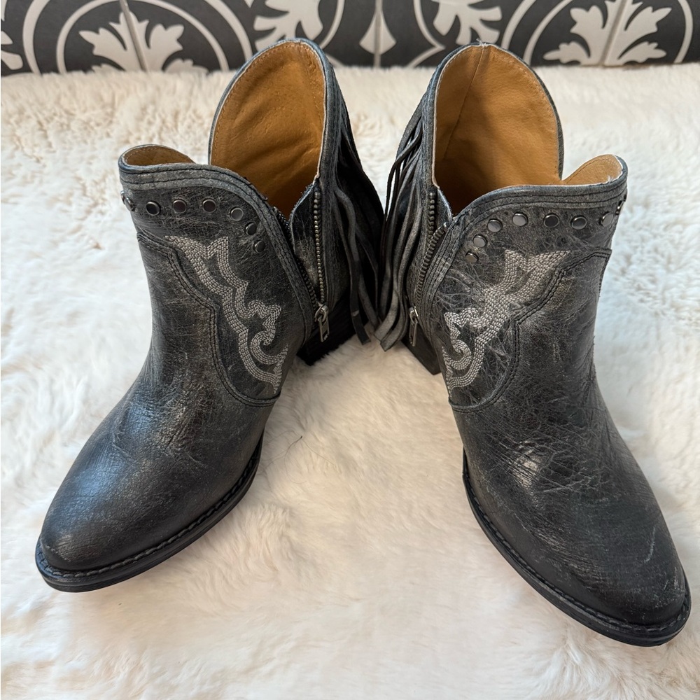 Sterling River Gray Leather Ankle Boots